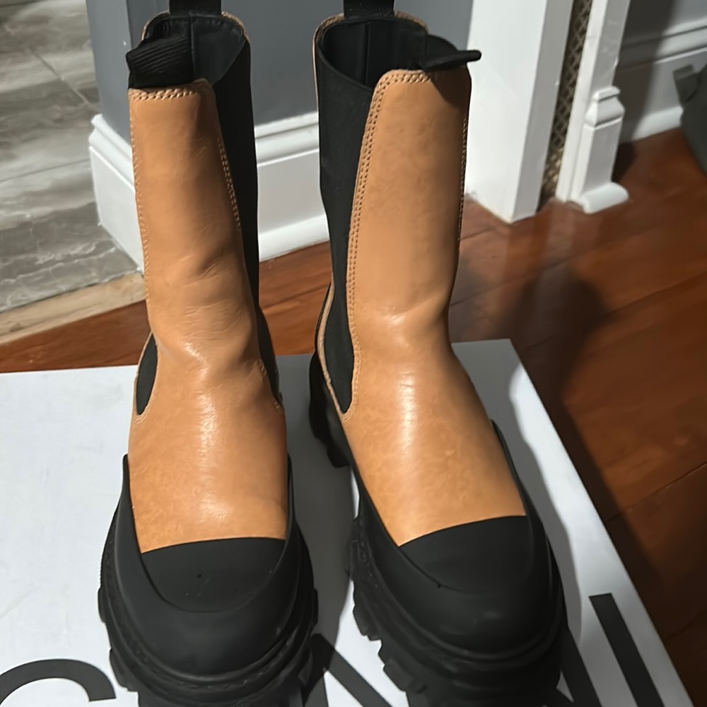GANNI  Chelsea BOOTS! Great condition!